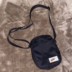 Nike Heritage Crossbody